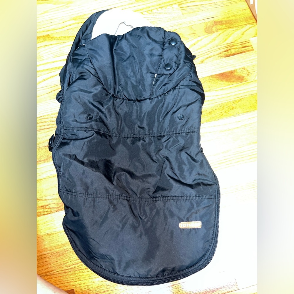 Skip Hop Black Exterior with White Lining